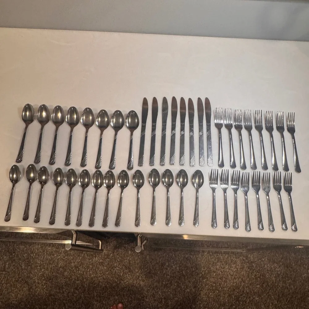 Mainstays Swirl Stainless Flatware Silverware Set‎ Service for 8 Silverware 40pc